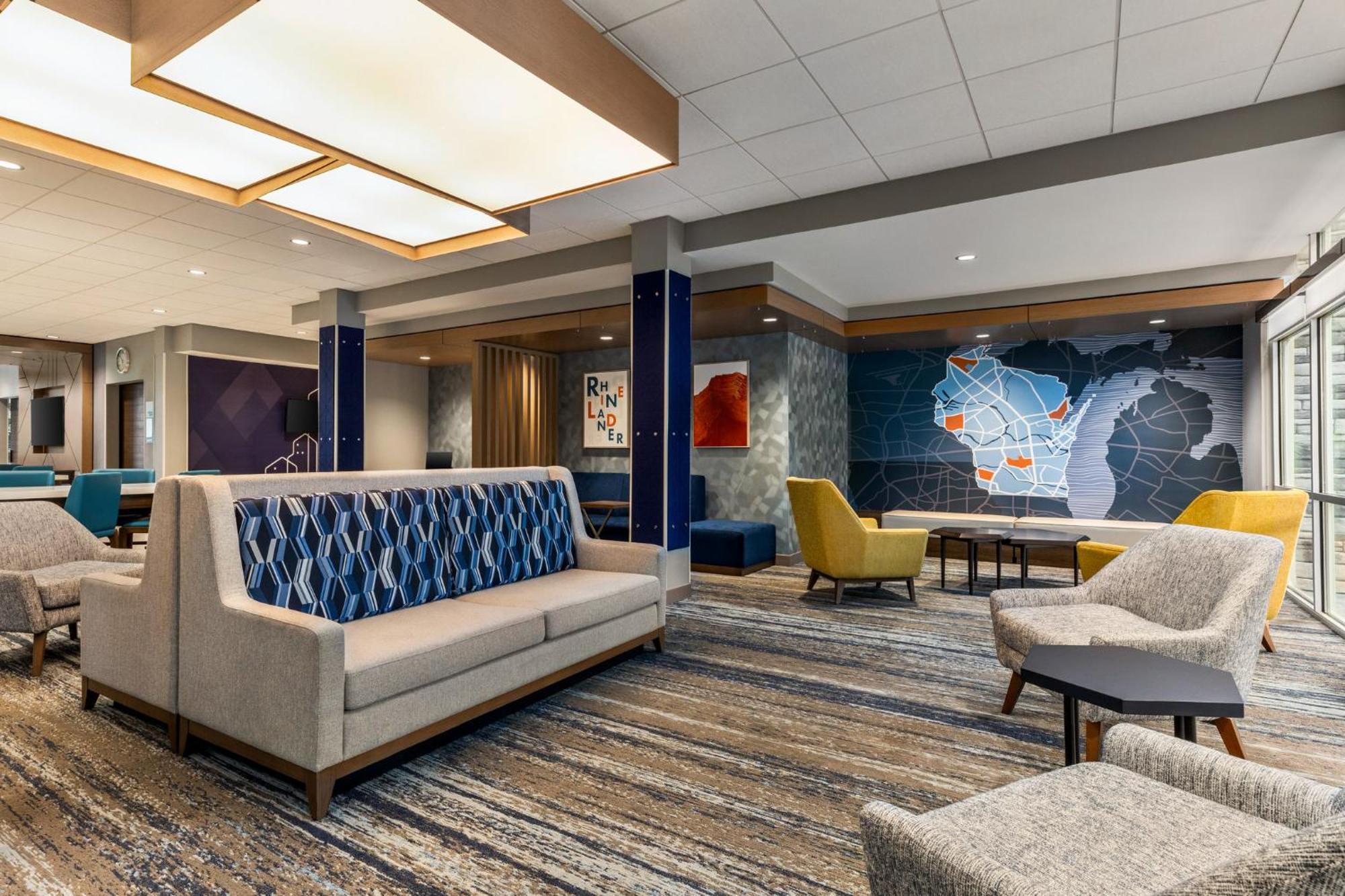 Holiday Inn Express & Suites Rhinelander By Ihg Exteriör bild